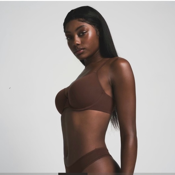 SKIMS Cocoa Brown Fits Everybody T-Shirt Bra - Picture 3 of 8